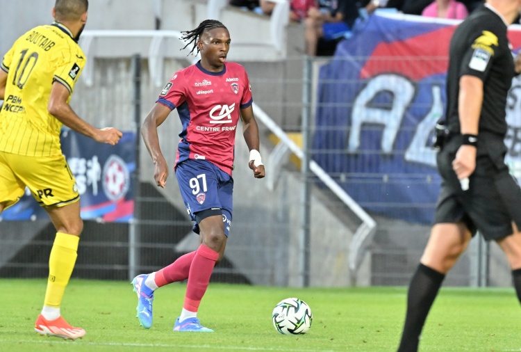 开云注册网址-记者：若雅凯转会切尔西，雷恩有意引进克雷斯韦尔作为替代