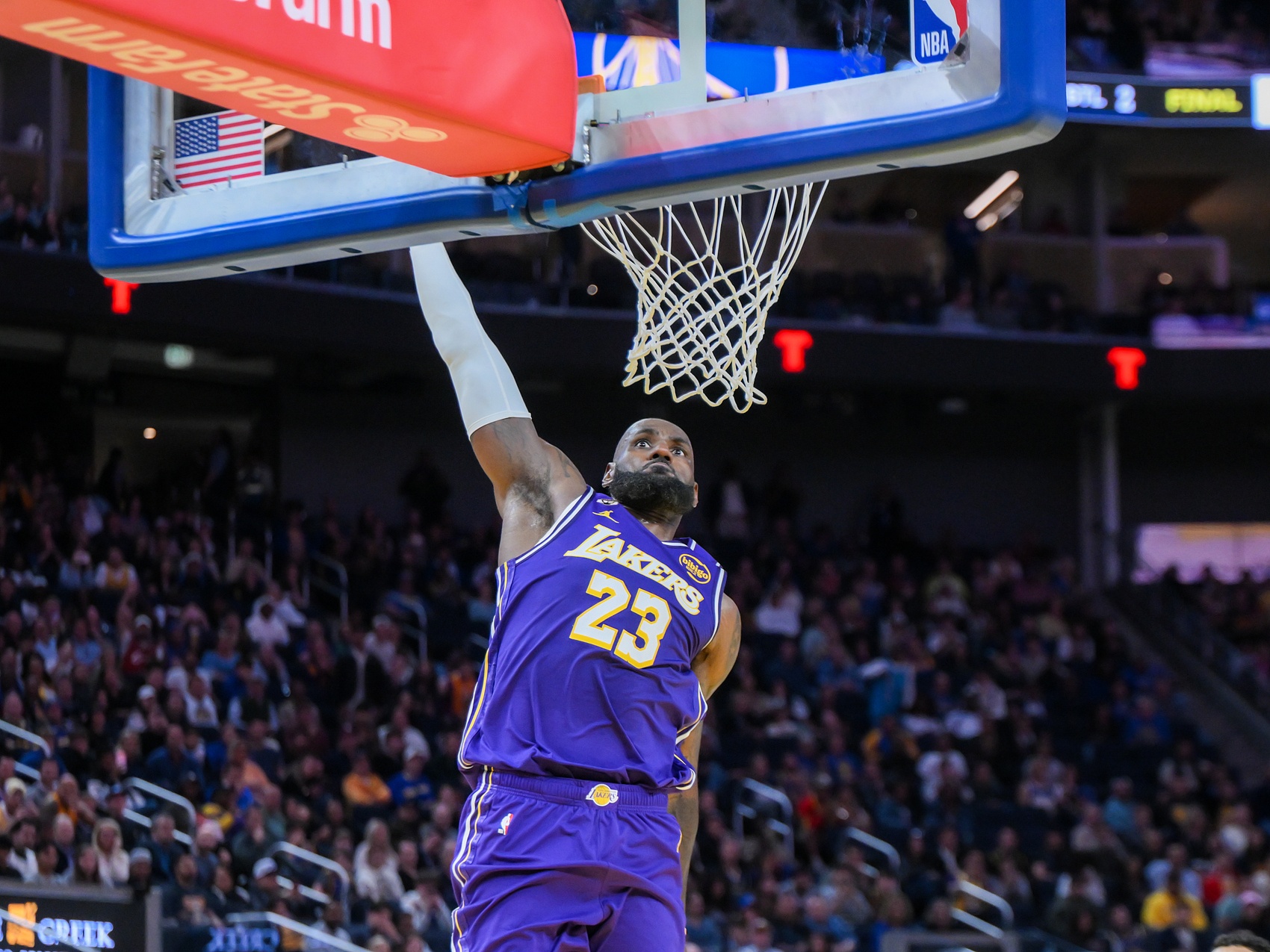 kaiyun-生涯场均20+5+5赛季次数：詹姆斯23次断档领先 第二名仅10次